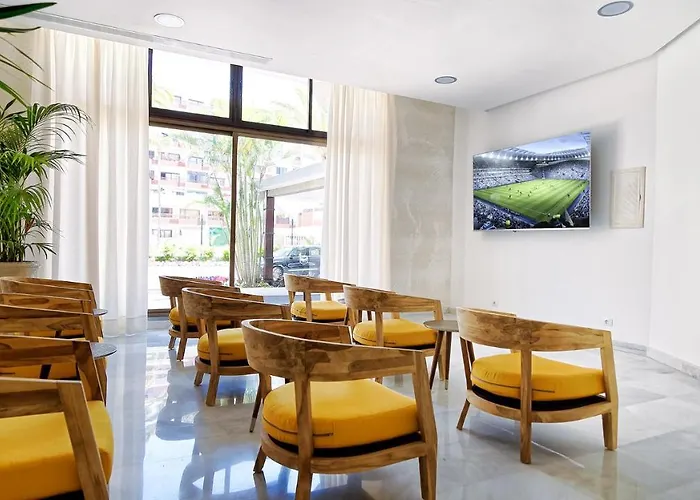 Bull Escorial & بلايا ديل إنغلز