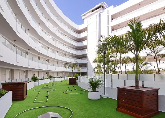 Bull Escorial & 普拉亚戴尔雷安格莱斯