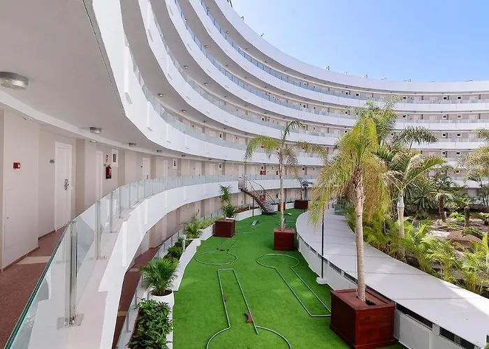 Bull Escorial & 普拉亚戴尔雷安格莱斯